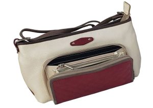 693 – Bolso dama, en cuero legítimo –  Arya