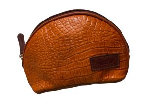 899 – Cosmetiquera en cuero legítimo –  Half moon